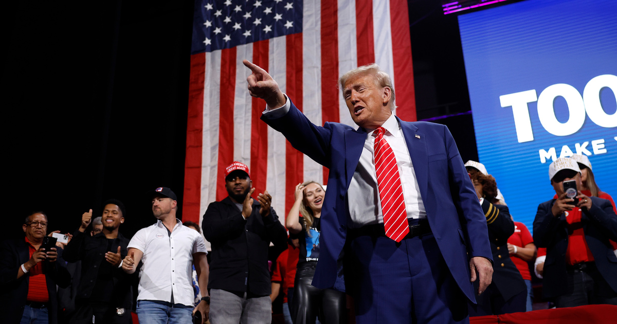 Donald Trump pointing 2024 SEO