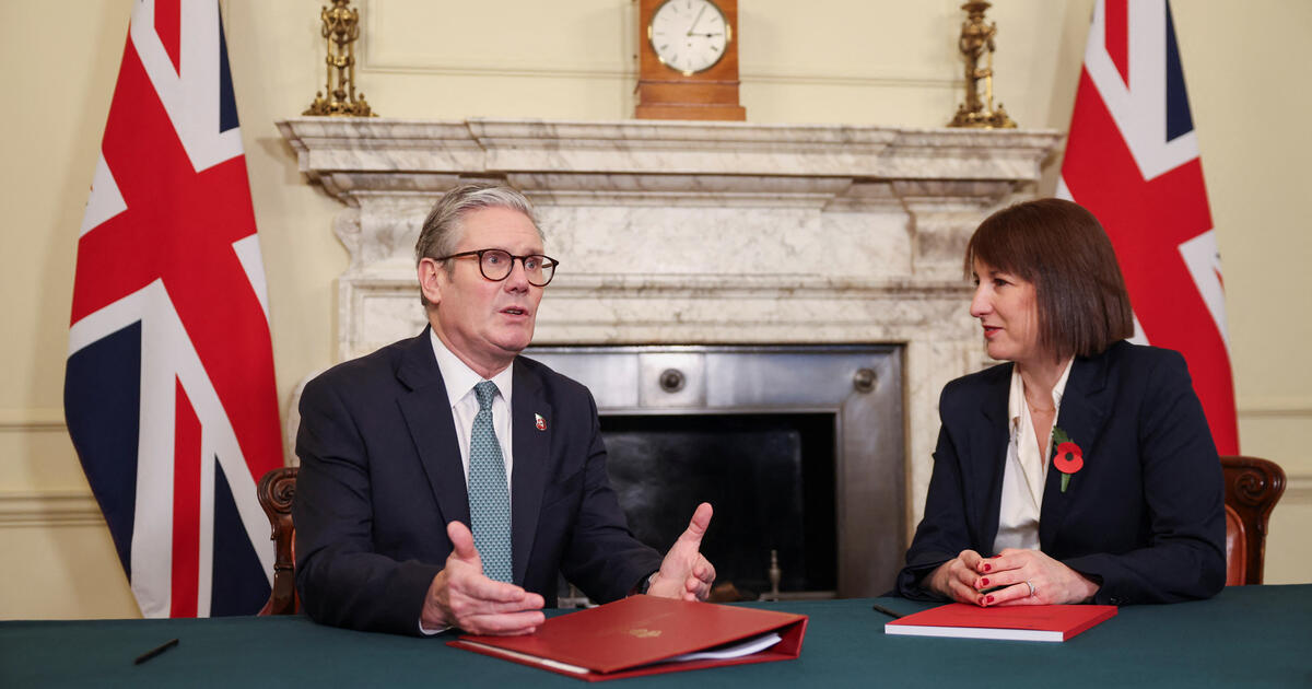 Starmer and Reeves sitting_Digital - SEOSocialEditorial image