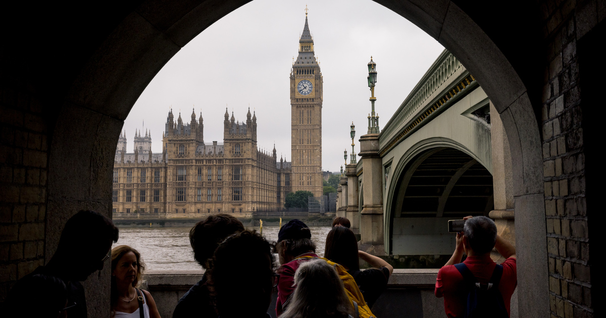 Tourists look over to Big Ben