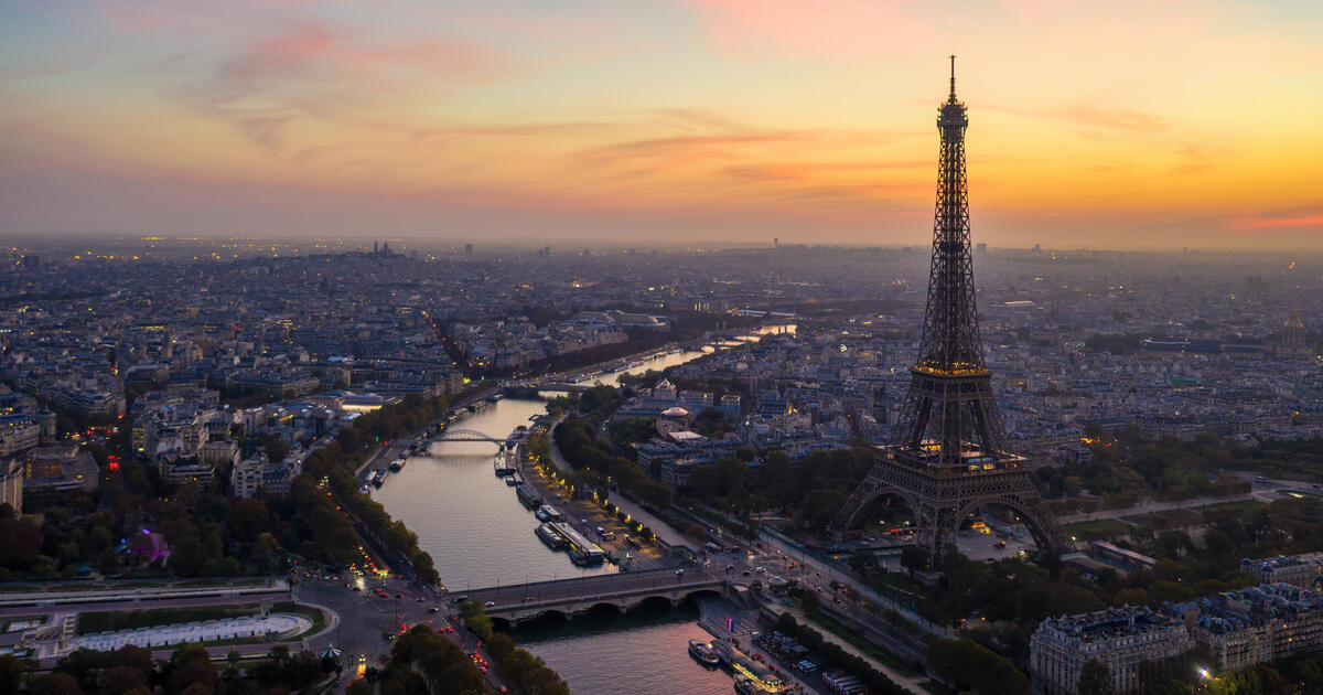 Paris at dawn_Digital - SEOSocialEditorial image