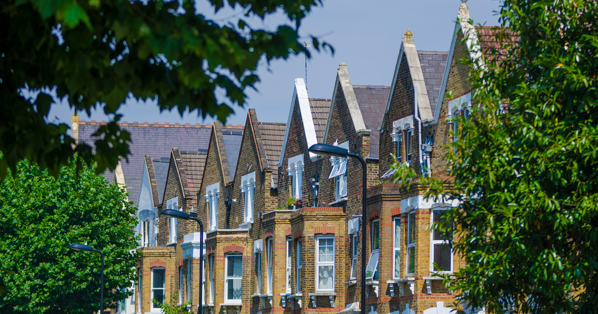 English homes with trees SEO